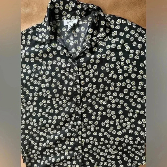JUST POLLY Juniors' Printed Camp Shirt Floral Size Medium - Picture 2 of 9